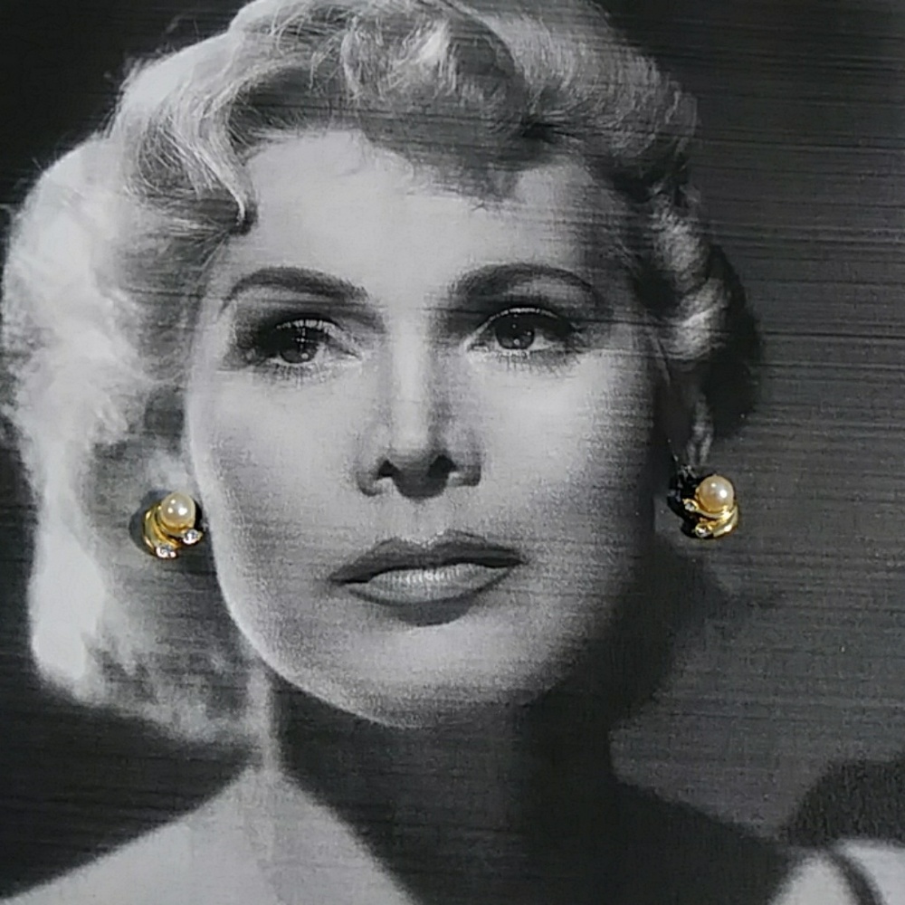 Pearl earrings with a gold setting